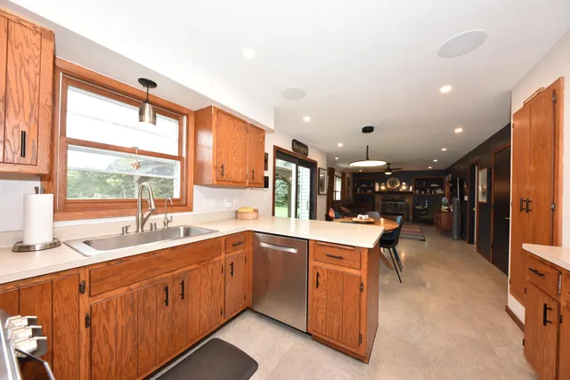 $570,000 | N67W33863 Loghouse Court, Oconomowoc, WI 53066