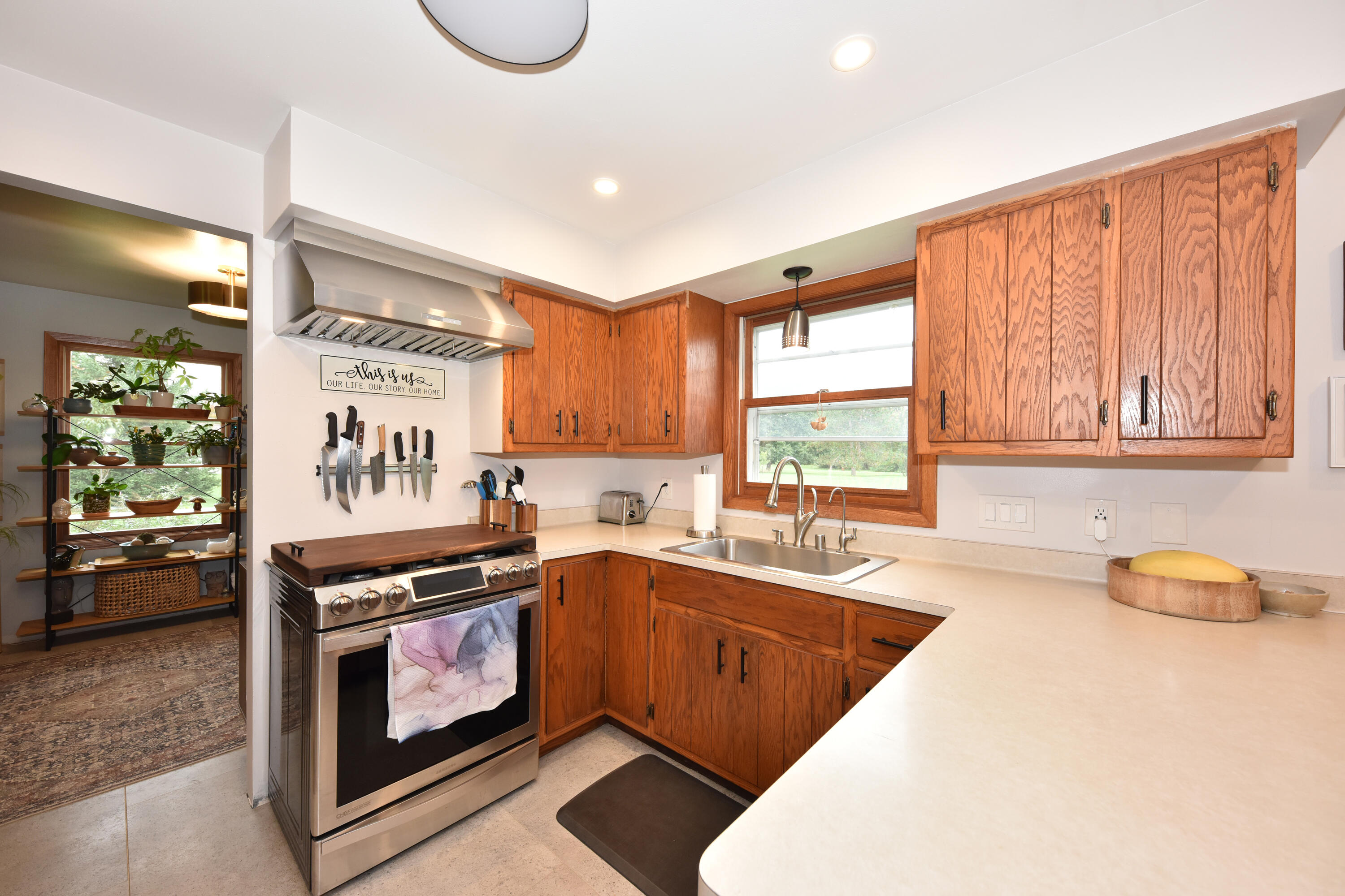 N67W33863 Loghouse Court Oconomowoc, WI 53066 - Photo 12 of 37 Kitchen