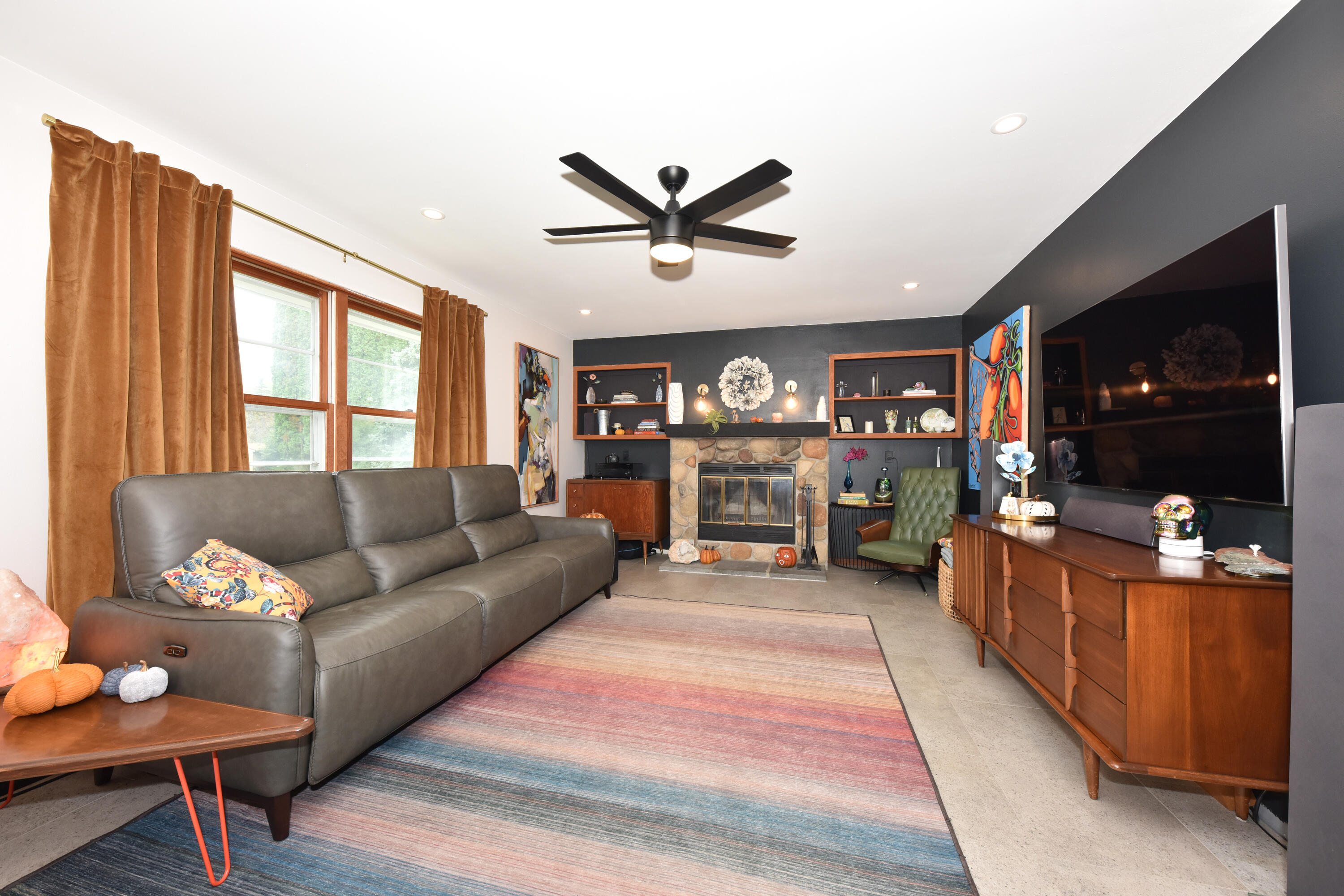 N67W33863 Loghouse Court Oconomowoc, WI 53066 - Photo 16 of 37 Comfy Living Space W/Fireplace