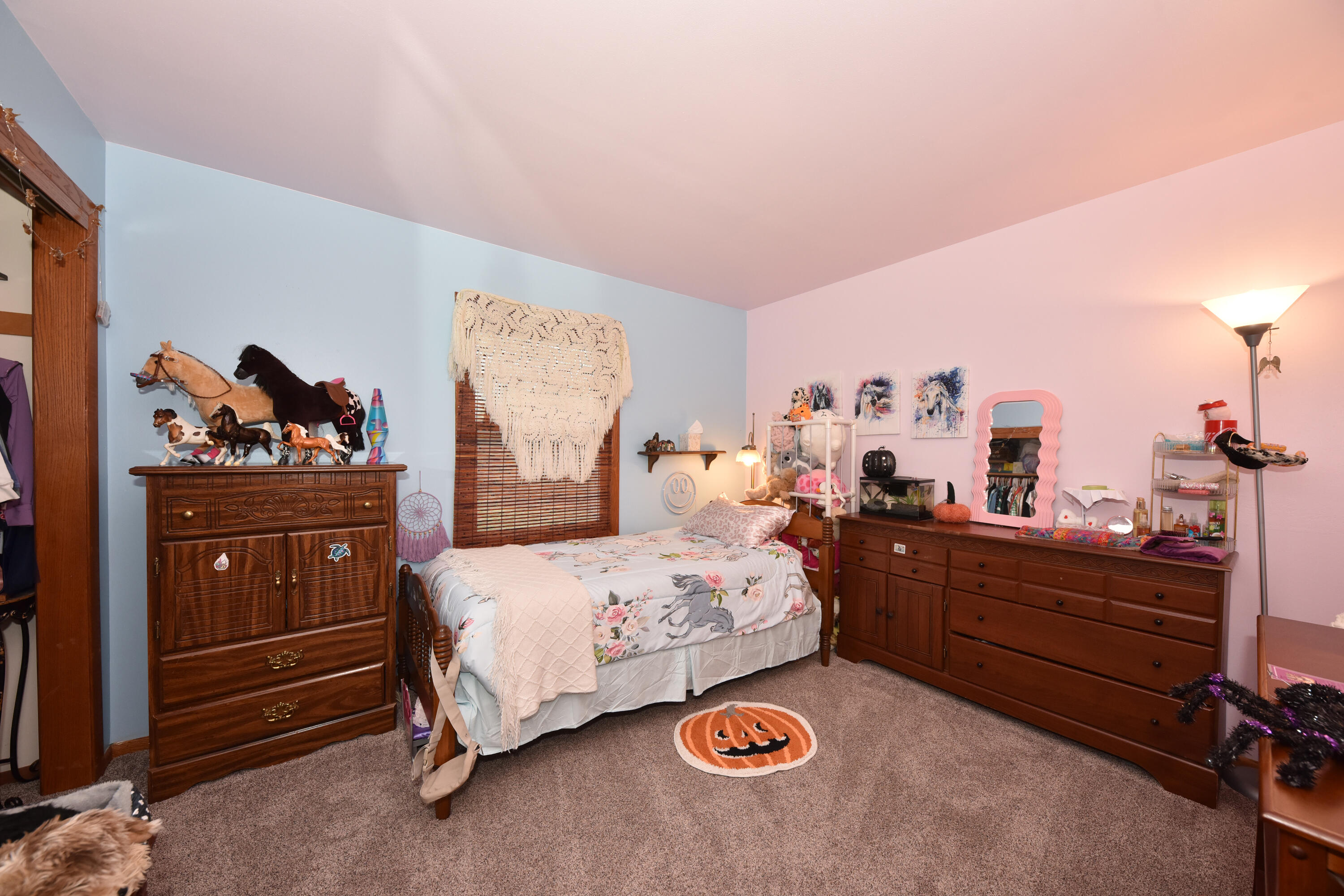 N67W33863 Loghouse Court Oconomowoc, WI 53066 - Photo 23 of 37 3rd Bedroom