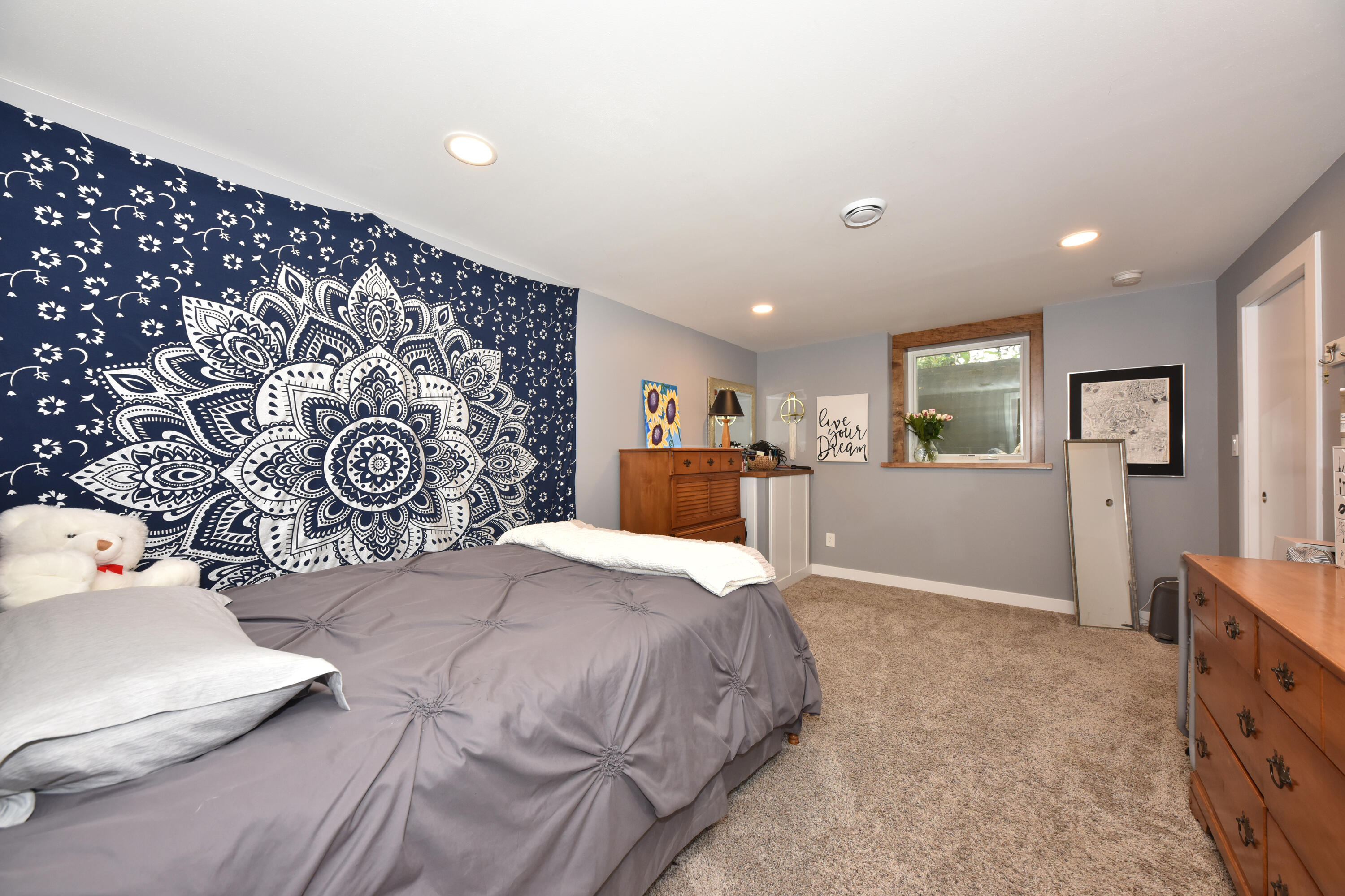 N67W33863 Loghouse Court Oconomowoc, WI 53066 - Photo 27 of 37 LL Bedroom W/Walk-In Closet