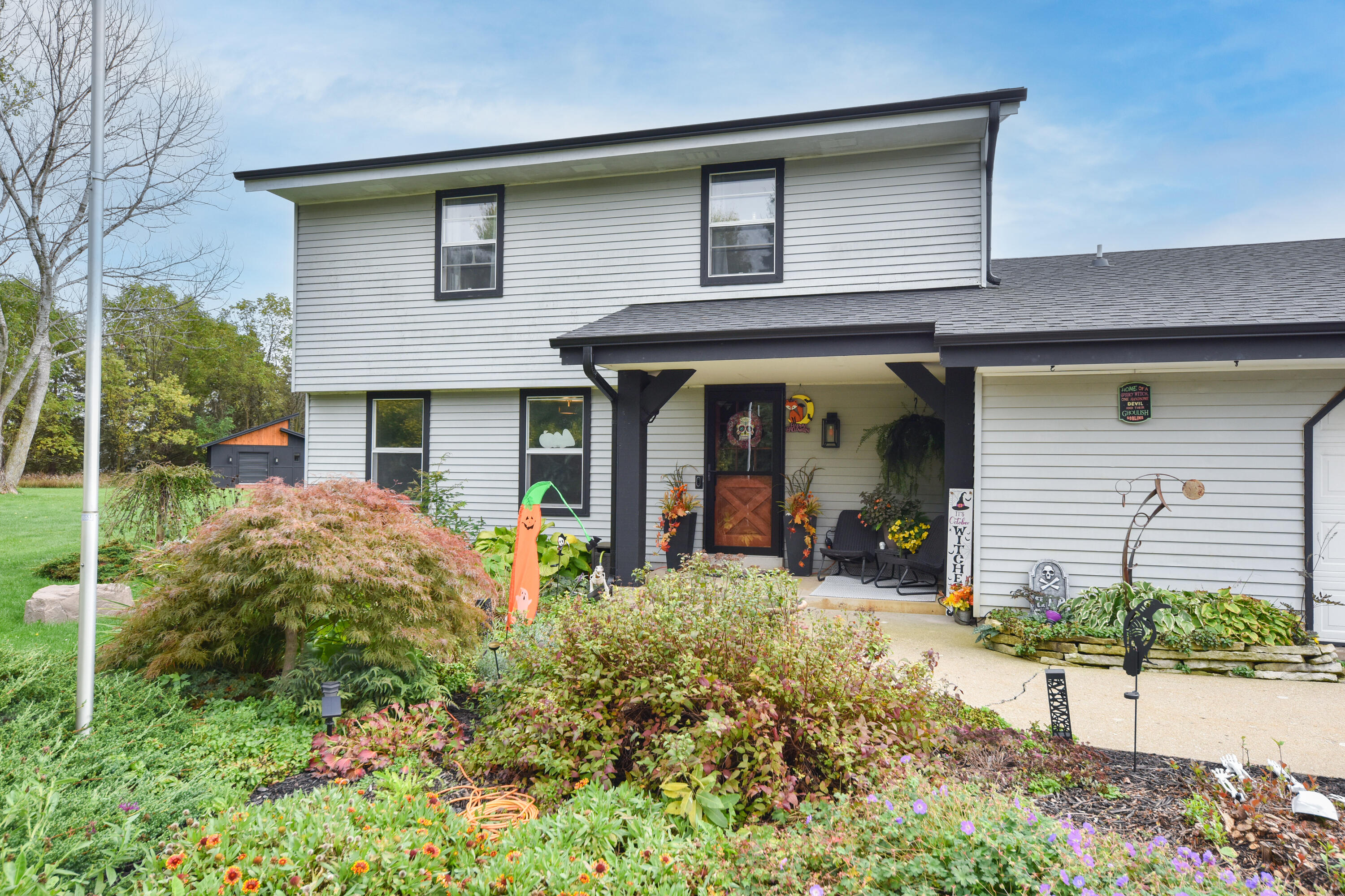 N67W33863 Loghouse Court Oconomowoc, WI 53066 - Photo 3 of 37 Nice Front View