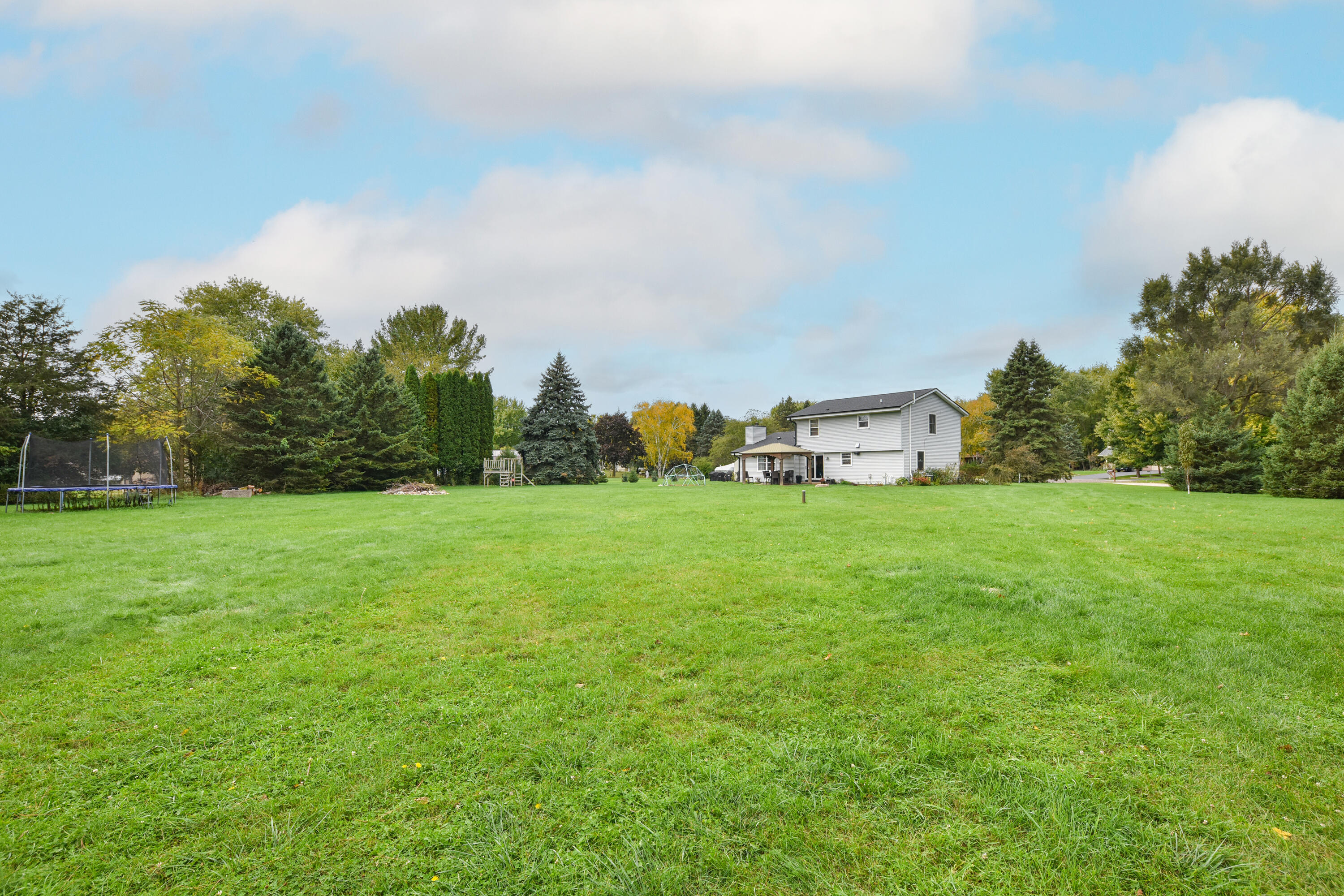 N67W33863 Loghouse Court Oconomowoc, WI 53066 - Photo 32 of 37 Beautiful
