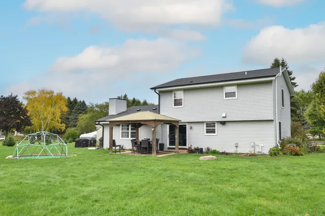 $570,000 | N67W33863 Loghouse Court, Oconomowoc, WI 53066