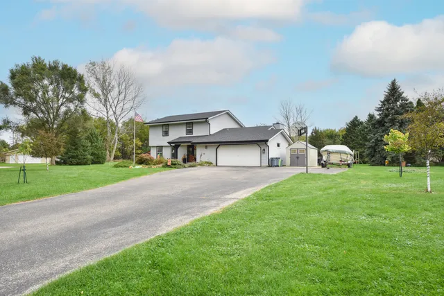 $570,000 | N67W33863 Loghouse Court, Oconomowoc, WI 53066