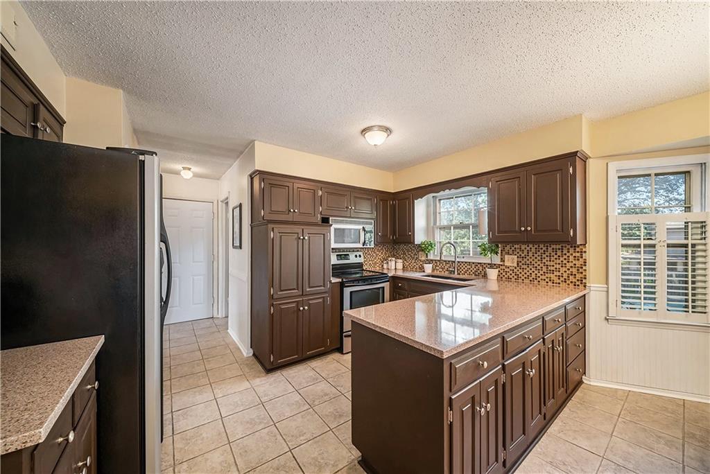 9412 Delmar Street Prairie Village, KS 66207 - Photo 14 of 47