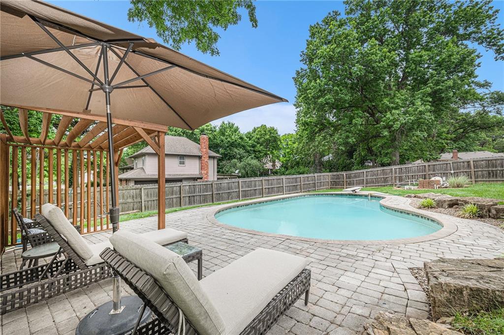 9412 Delmar Street Prairie Village, KS 66207 - Photo 4 of 47