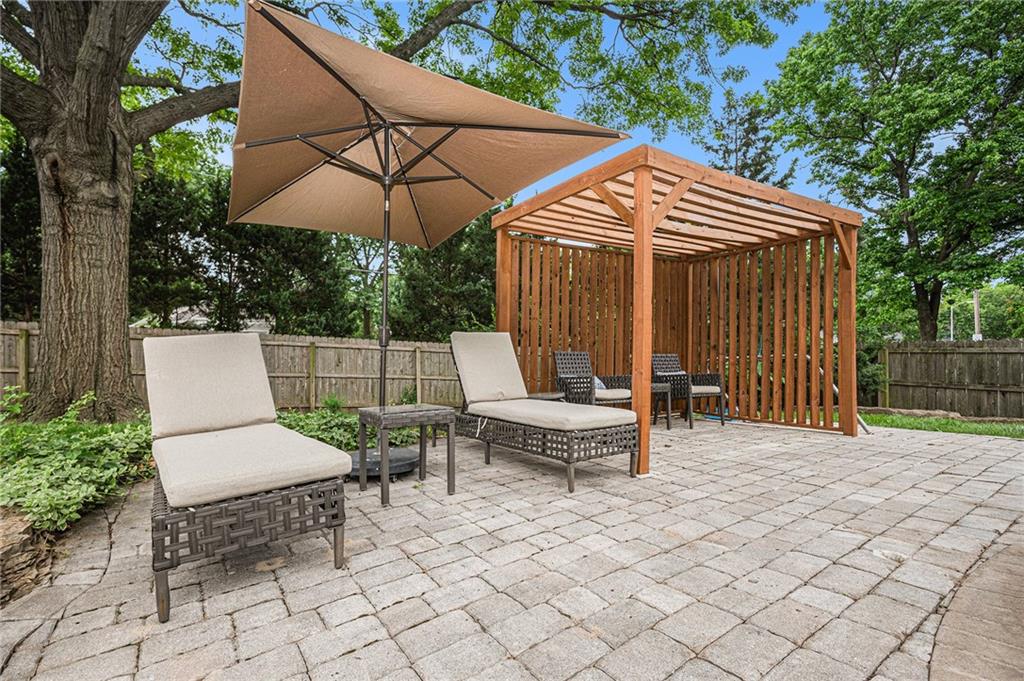 9412 Delmar Street Prairie Village, KS 66207 - Photo 6 of 47