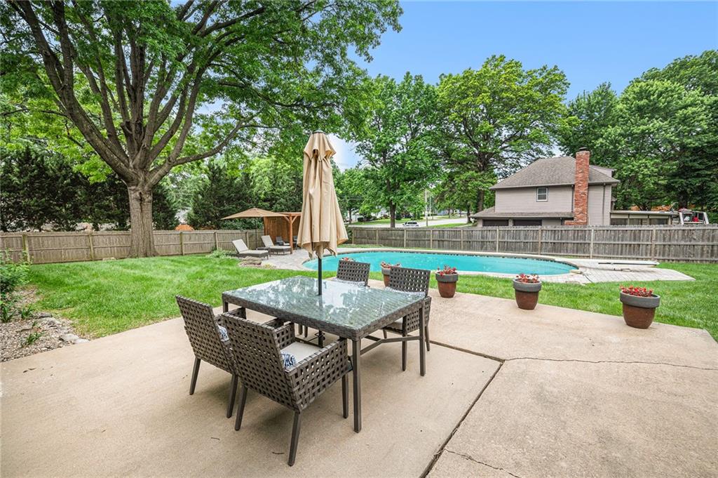 9412 Delmar Street Prairie Village, KS 66207 - Photo 7 of 47