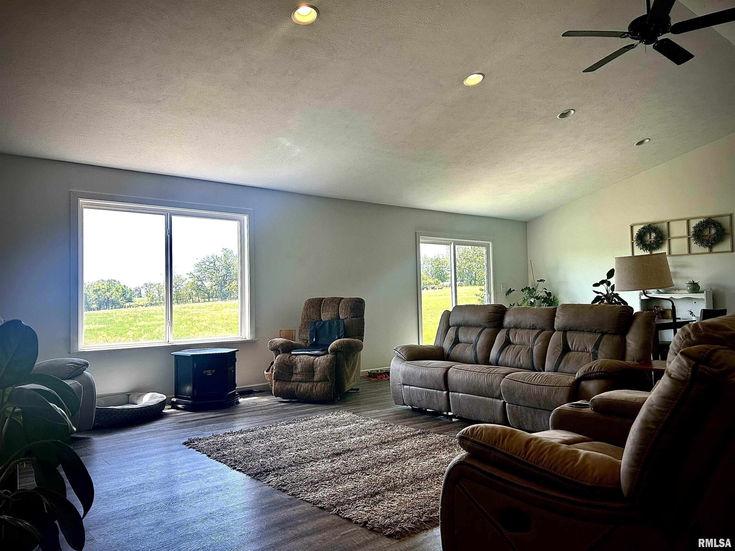 109 Trail Ridge Road Goreville, IL 62939 - Photo 3 of 34