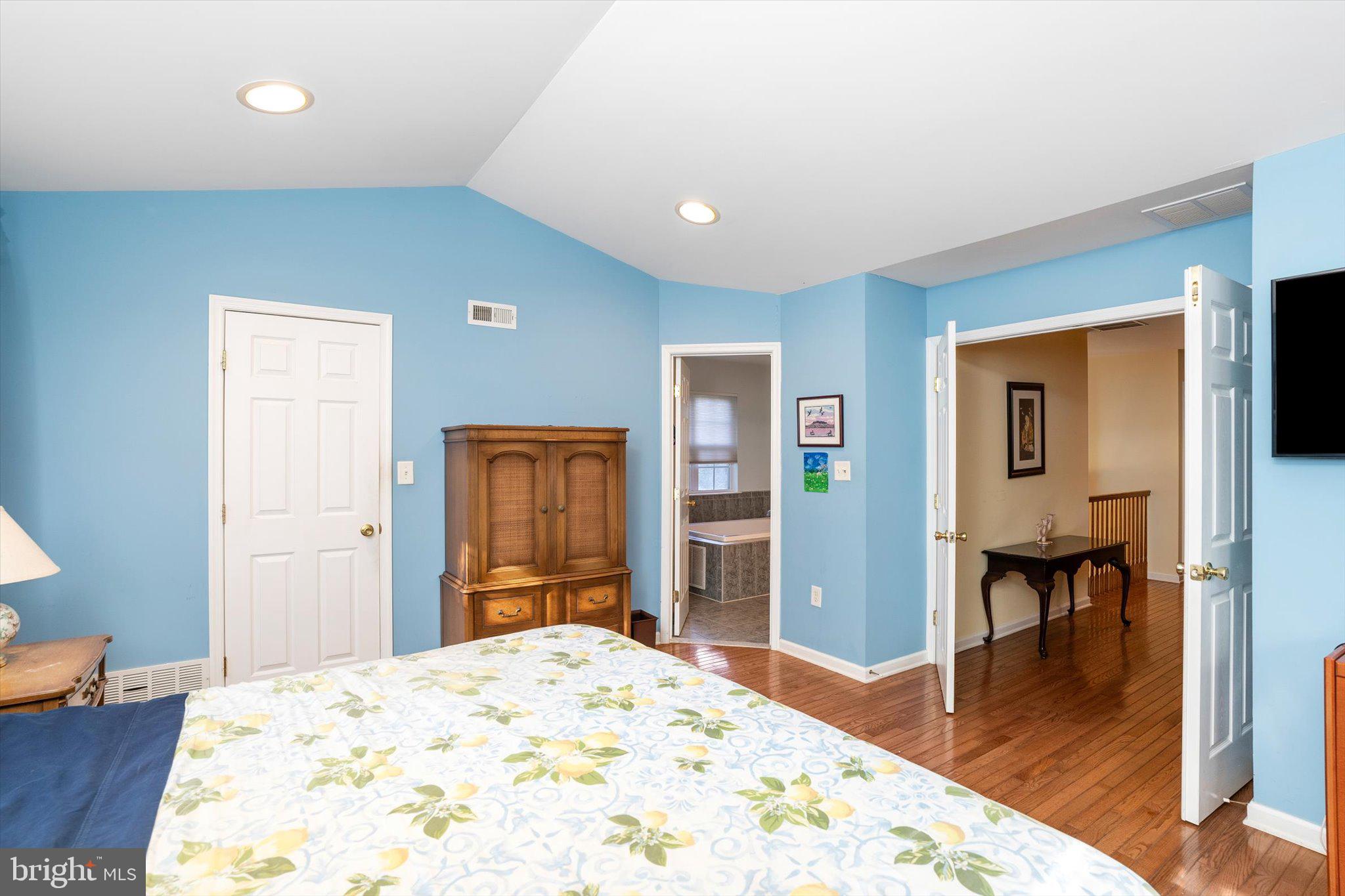 100 Jackson Avenue Princeton, NJ 08540 - Photo 17 of 33 a bedroom with a bed and a dresser