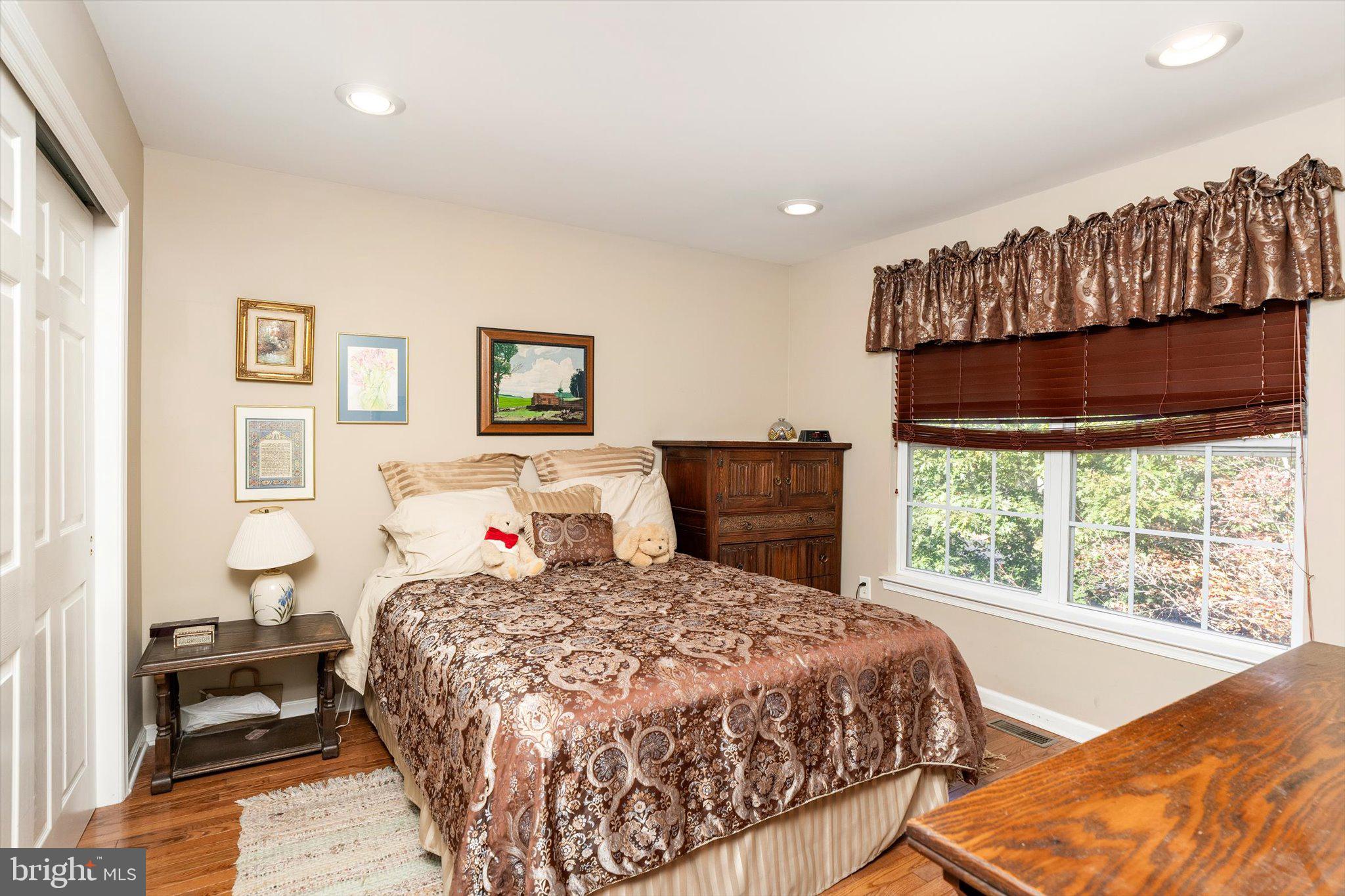 100 Jackson Avenue Princeton, NJ 08540 - Photo 22 of 33 a bedroom with a large bed and a window
