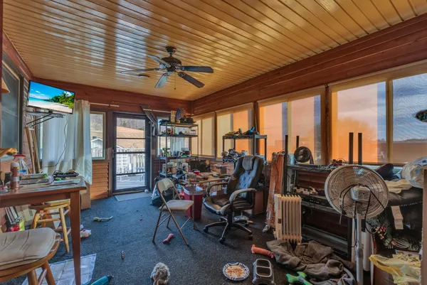 $989,000 | 1201 Livingston Highway, Byrdstown, TN 38549