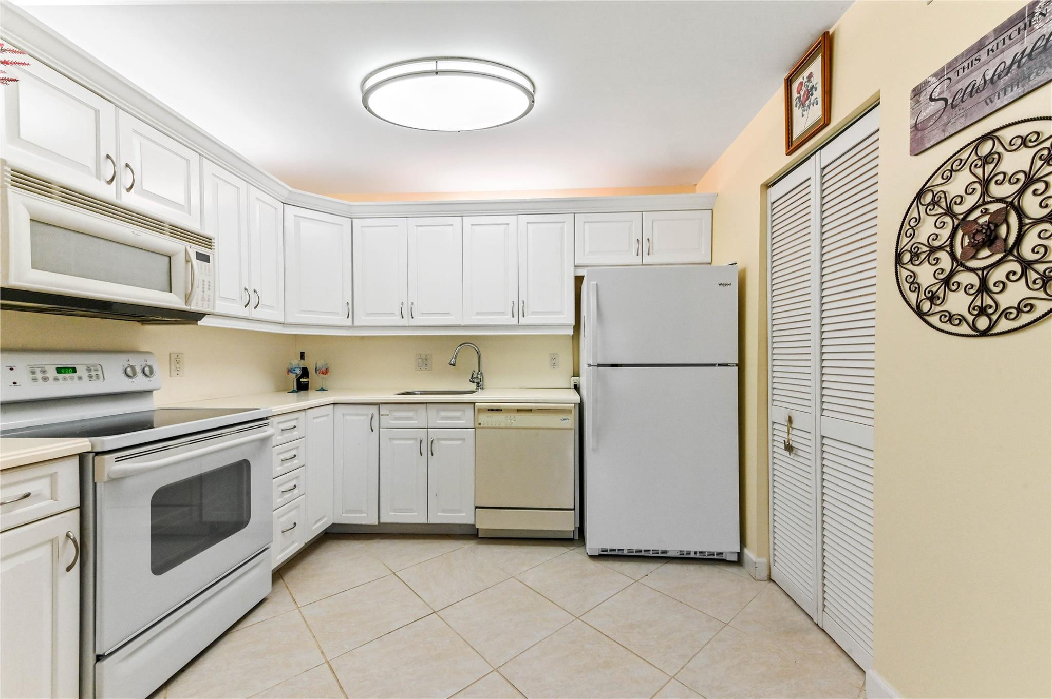 3560 Pine Needle Drive, Unit B2 Greenacres, FL 33463 - Photo 15 of 31 Photo 15
