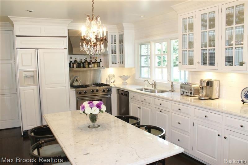 1565 North Cranbrook Road Bloomfield Hills, MI 48301 - Photo 4 of 14 Spectacular Marble Kitchen