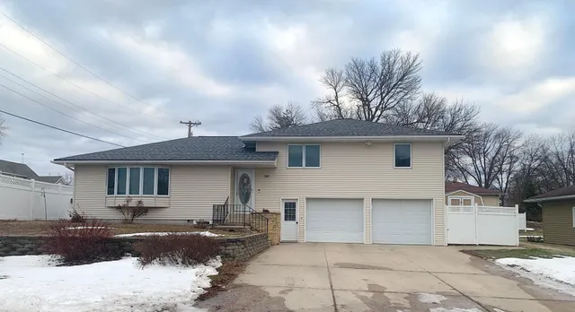 $319,500 | 103 Calm Court, Mapleton, MN 56065