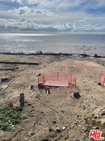 $2,200,000 | 18926 Pacific Coast Highway, Malibu, CA 90265