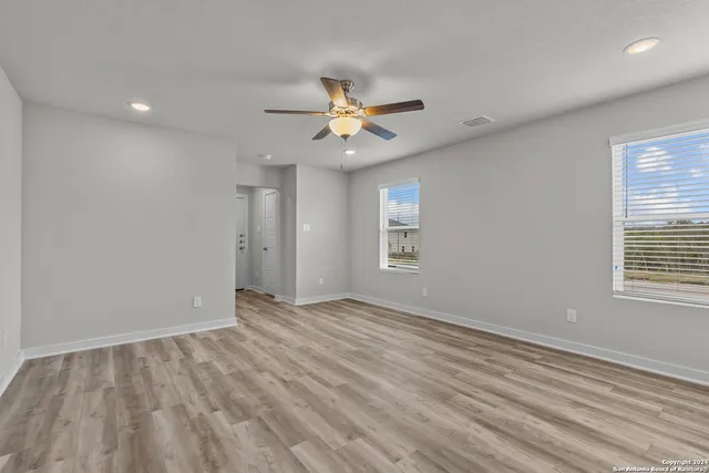 $1,495 | 176 Bonnie Bend, San Antonio, TX 78253