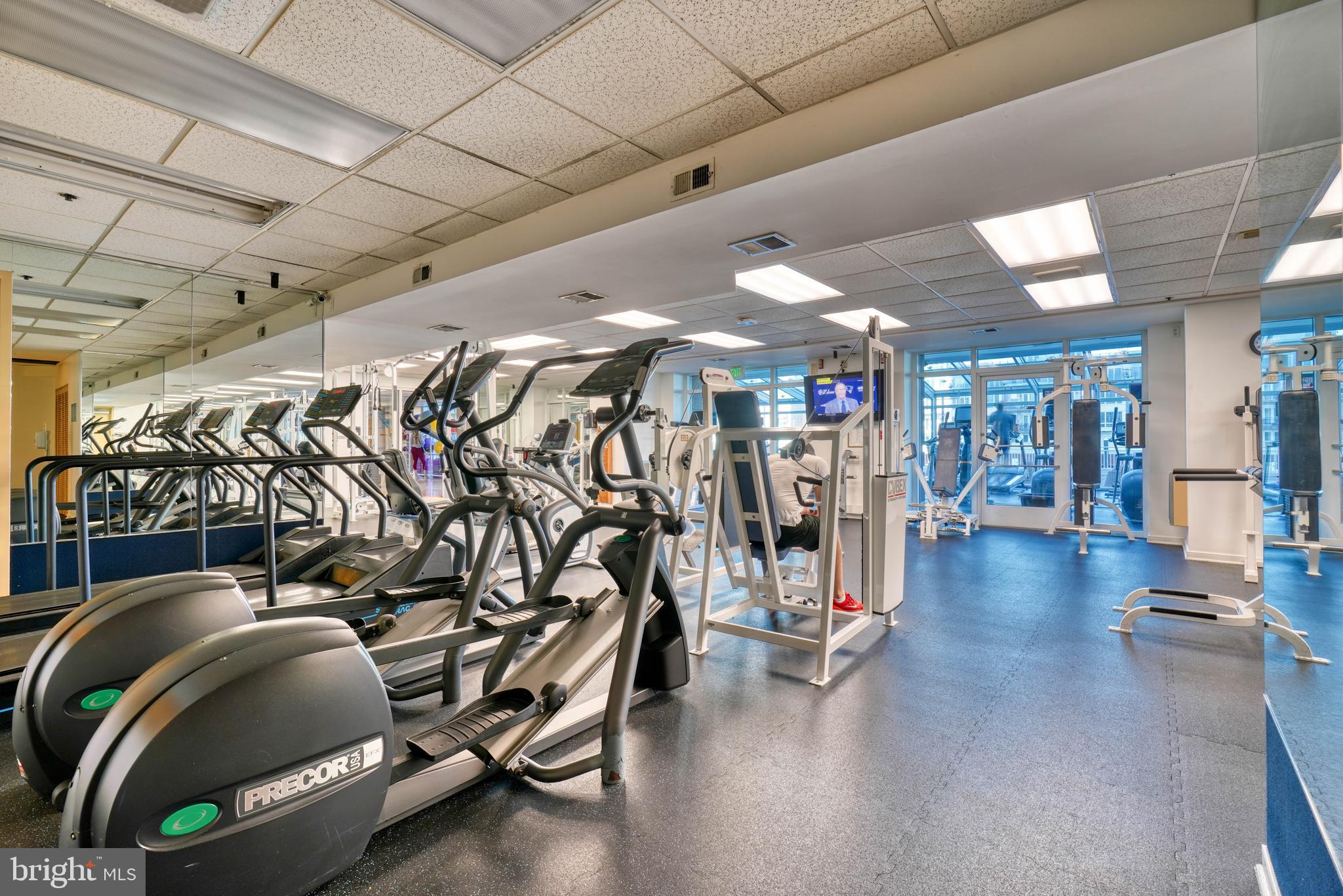 100 Harborview Drive, Unit 609 Baltimore, MD 21230 - Photo 36 of 45 a view of a room with gym equipment