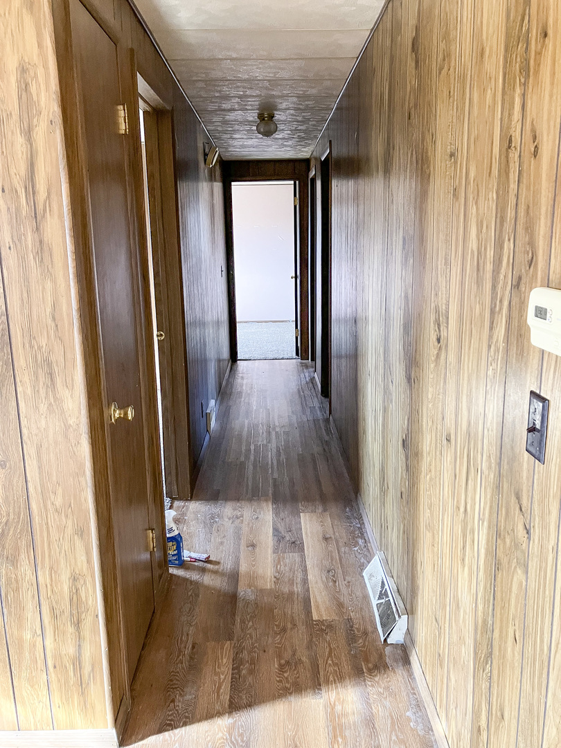 20040 Acker Road Fulton, IL 61252 - Photo 9 of 27 a view of entryway with wooden floor