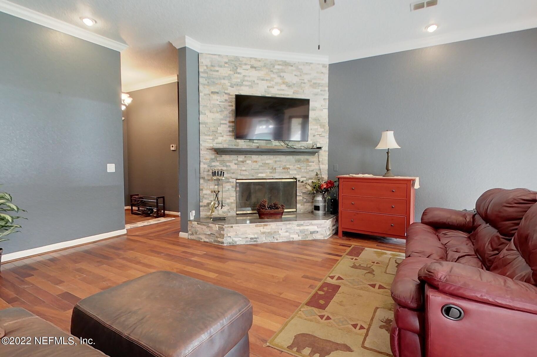 11572 Young Road Jacksonville, FL 32218 - Photo 10 of 36 Family room