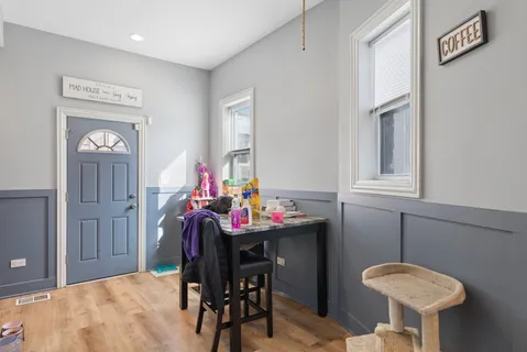 a view of a livingroom with furniture