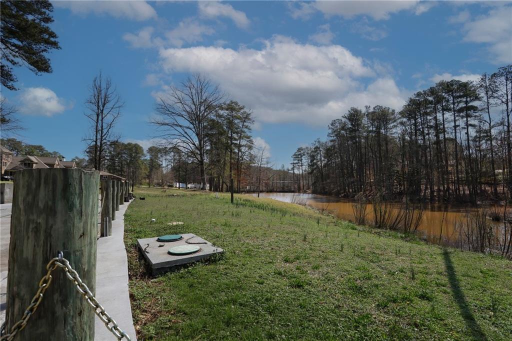 3602 Jones Mill Road Peachtree Corners, GA 30360 - Photo 27 of 35 a view of a backyard with plants