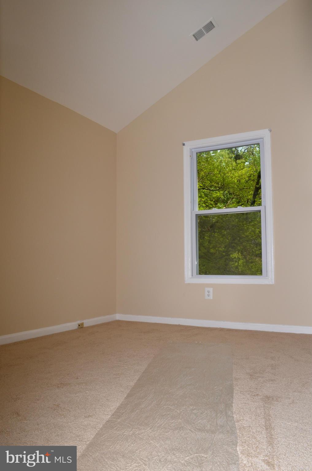 425 Rosier Road Fort Washington, MD 20744 - Photo 16 of 20 2nd Hall Bedroom