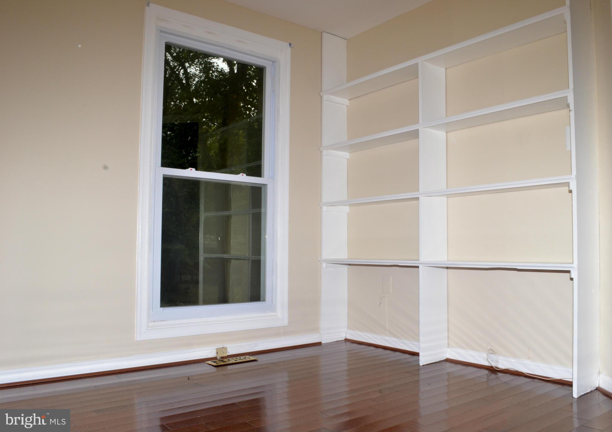 425 Rosier Road Fort Washington, MD 20744 - Photo 4 of 20 Study/library.