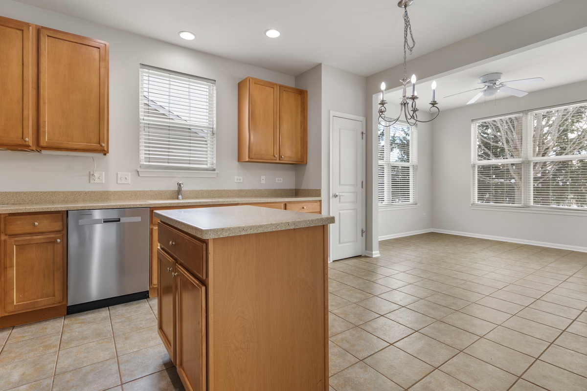 2982 Ravinia Circle Mundelein, IL 60060 - Photo 5 of 37