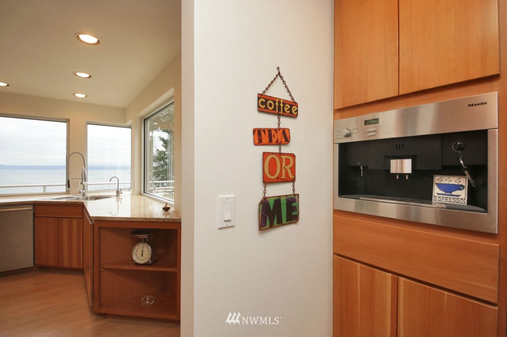 6061 Bob Galbreath Road Clinton, WA 98236 - Photo 7 of 25 Gallery Image 7