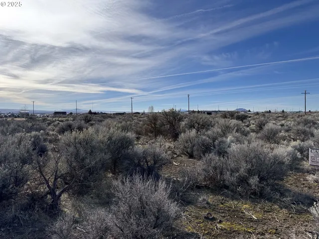 a view of a sky from a yard