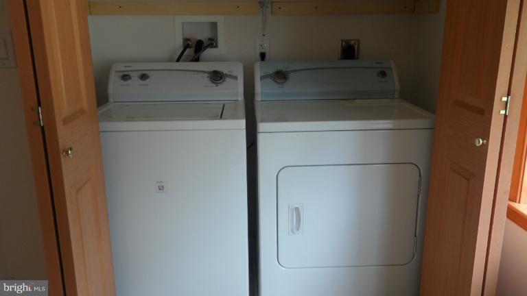 3598 2nd Avenue Edgewater, MD 21037 - Photo 11 of 19 Laundry