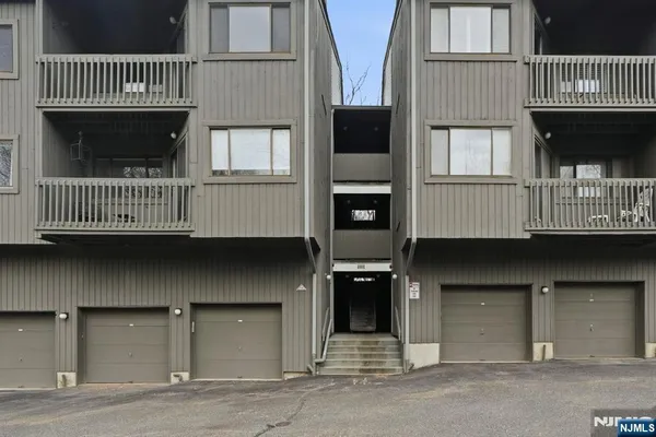 $3,200 | 244 Mulberry Road, Unit 7, Ramsey, NJ 07446