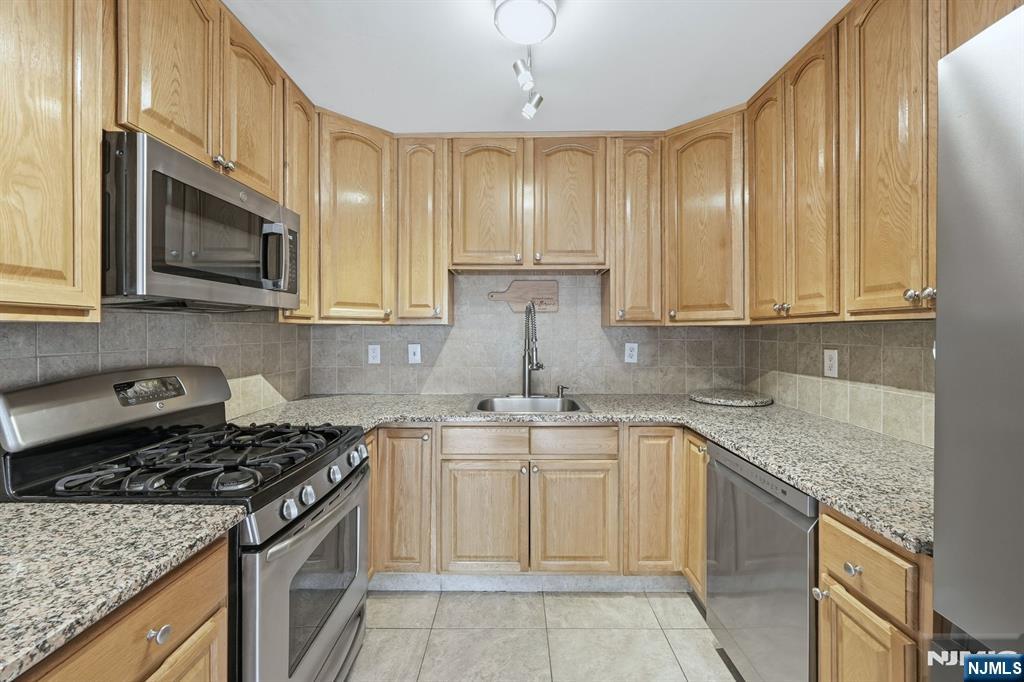 244 Mulberry Road, Unit 7 Ramsey, NJ 07446 - Photo 8 of 25