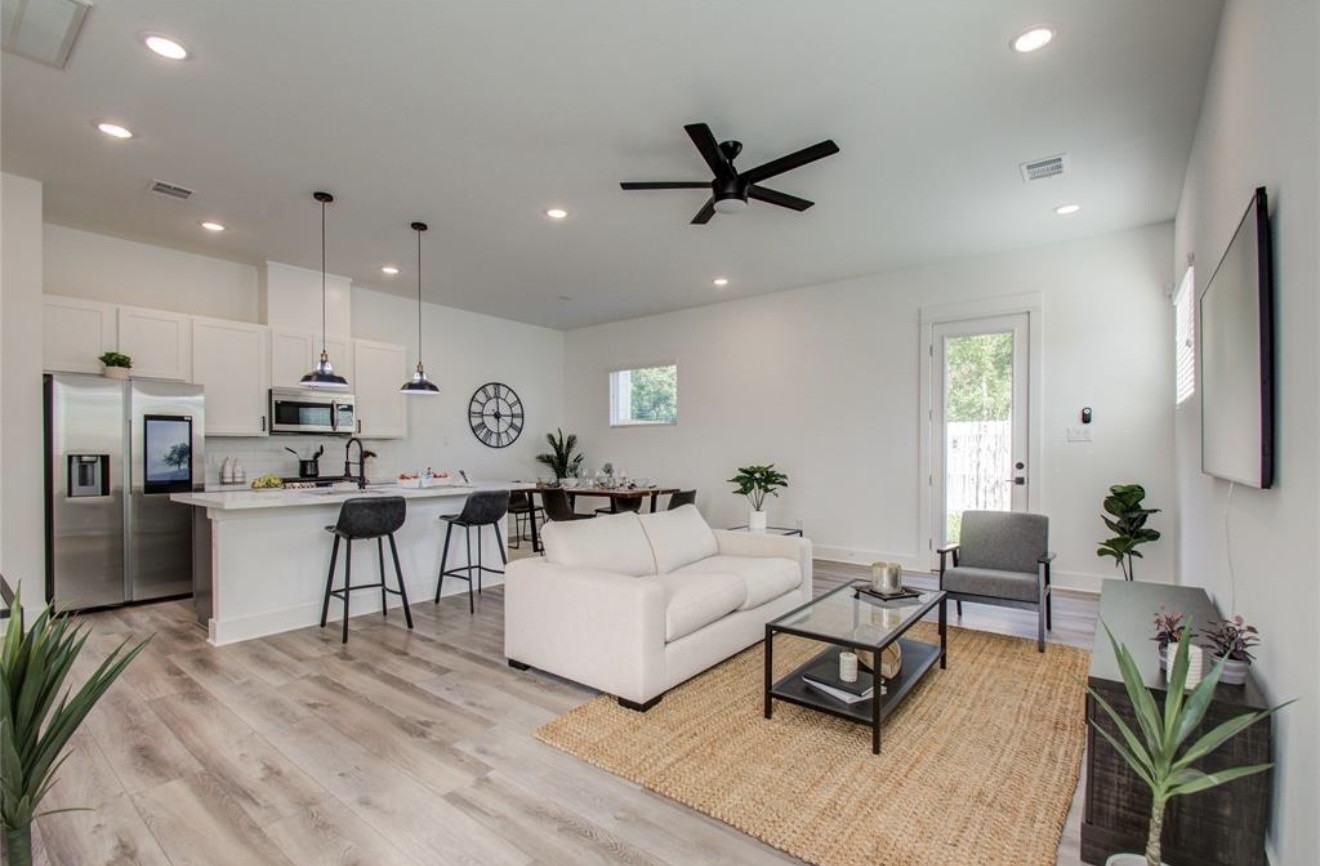 778 West Tidwell Road, Unit I Houston, TX 77091 - Photo 4 of 31