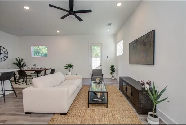 $2,350 | 778 West Tidwell Road, Unit I, Houston, TX 77091