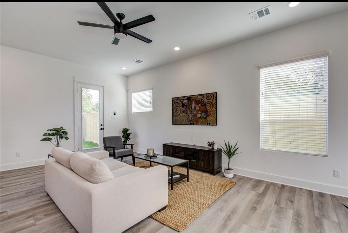 778 West Tidwell Road, Unit I Houston, TX 77091 - Photo 7 of 31