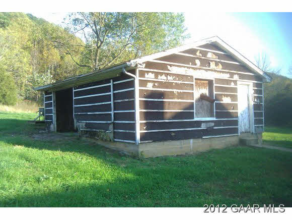 6270 Middlebrook Road Middlebrook, VA 24459 - Photo 5 of 17 a front view of a house with a yard