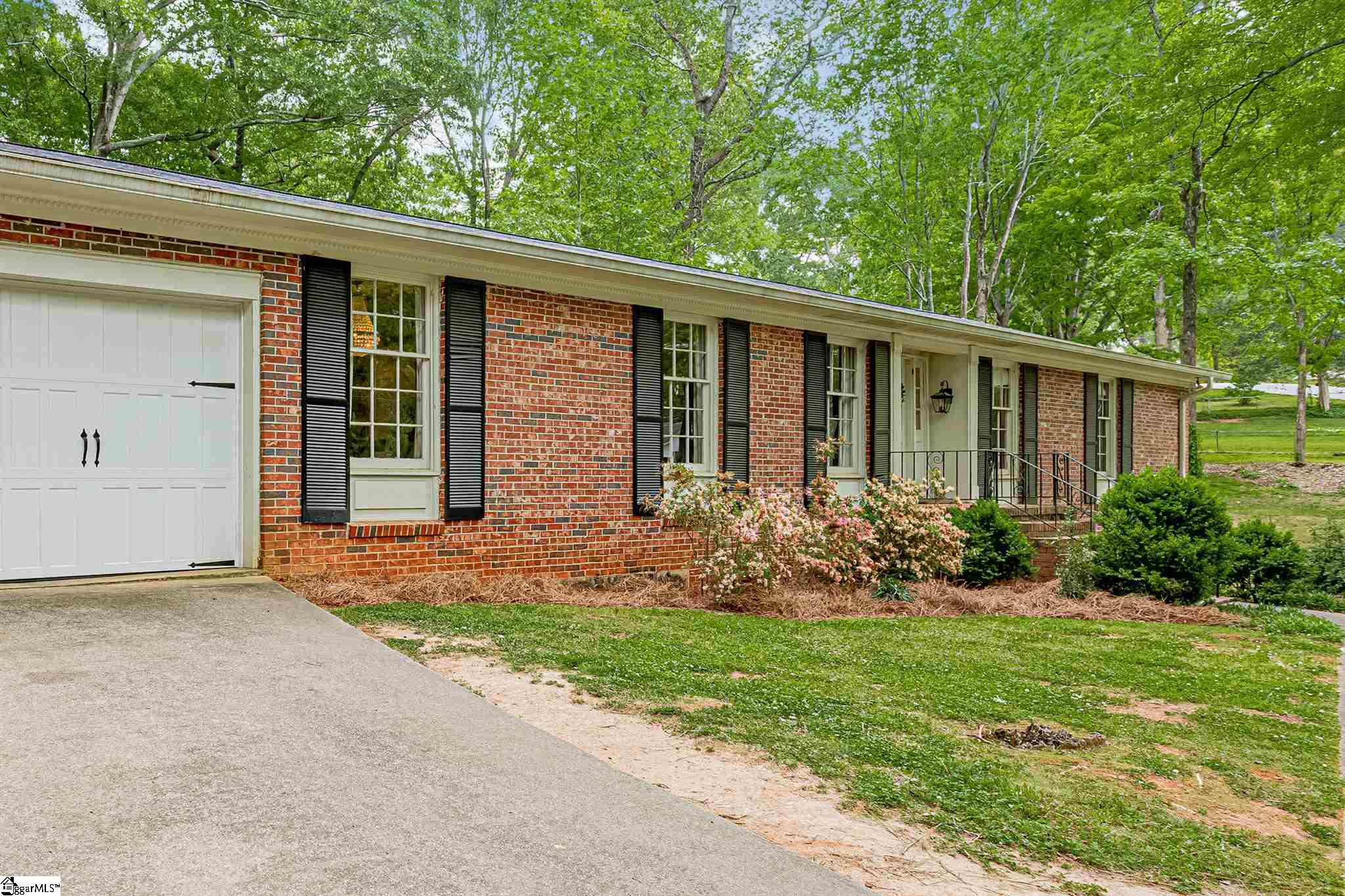 10 Queensbury Road Greenville, SC 29617 - Photo 3 of 32 Gallery Image 3