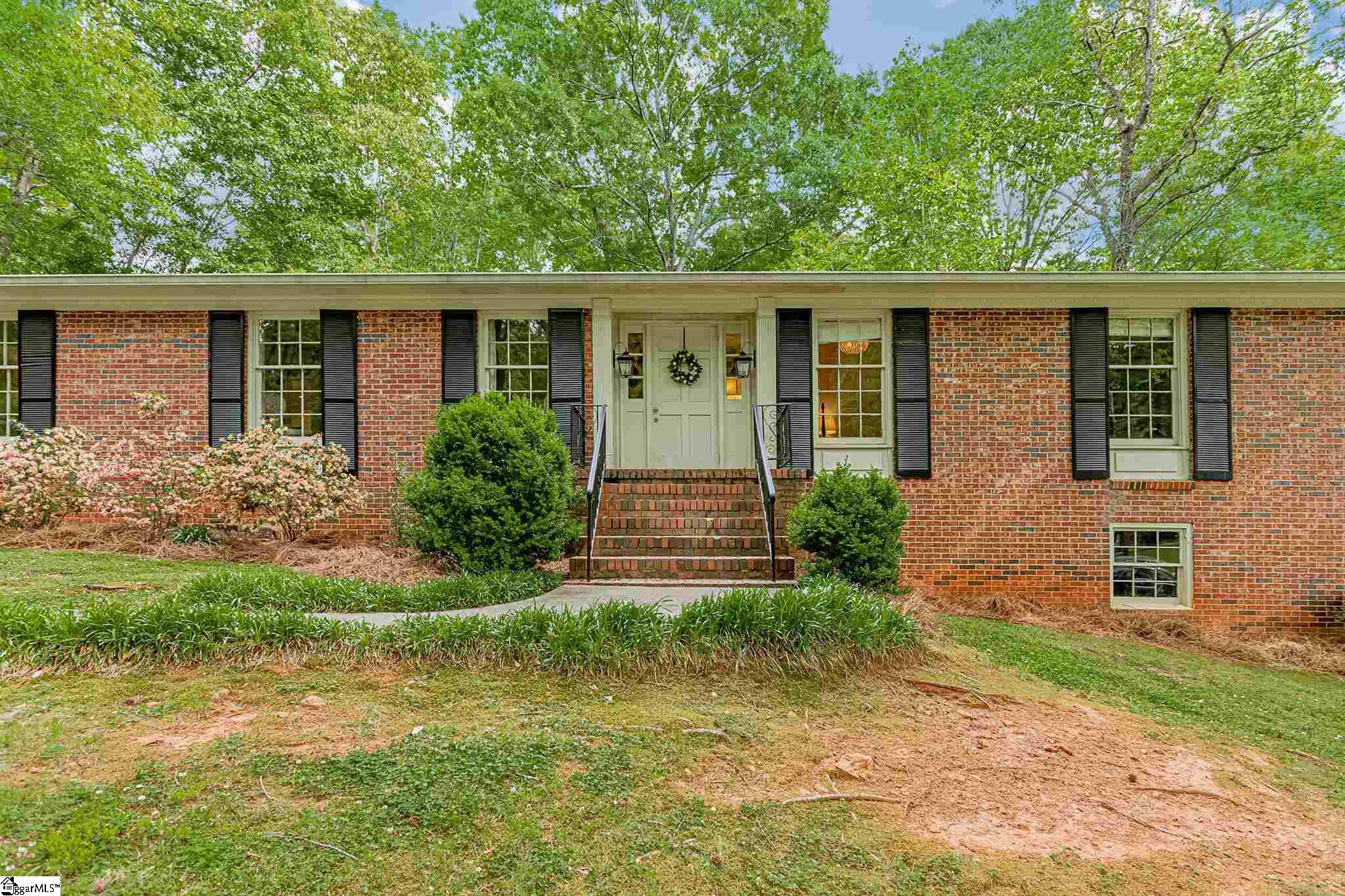 10 Queensbury Road Greenville, SC 29617 - Photo 4 of 32 Gallery Image 4