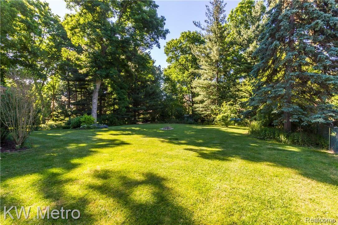 235 Montmorency Road Rochester, MI 48307 - Photo 23 of 24 235 Montmorency-31.jpg