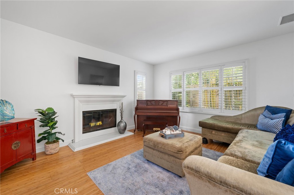 40 Waterspout Irvine, CA 92620 - Photo 12 of 40 Open to the kitchen the living room is large and yet cozy!
