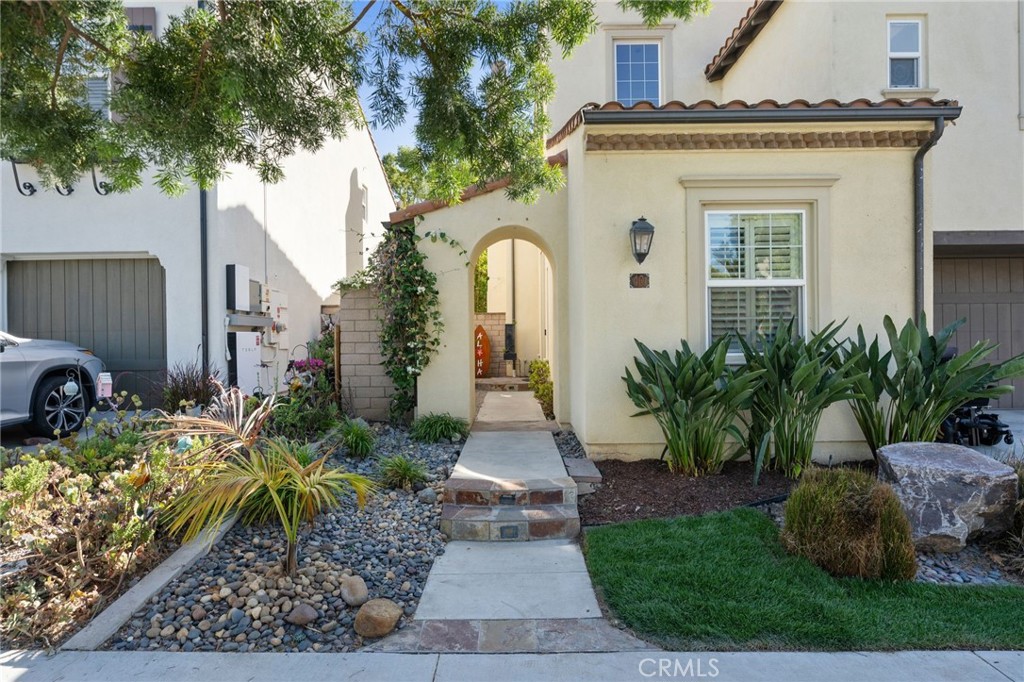40 Waterspout Irvine, CA 92620 - Photo 3 of 40 a front view of a house with garden