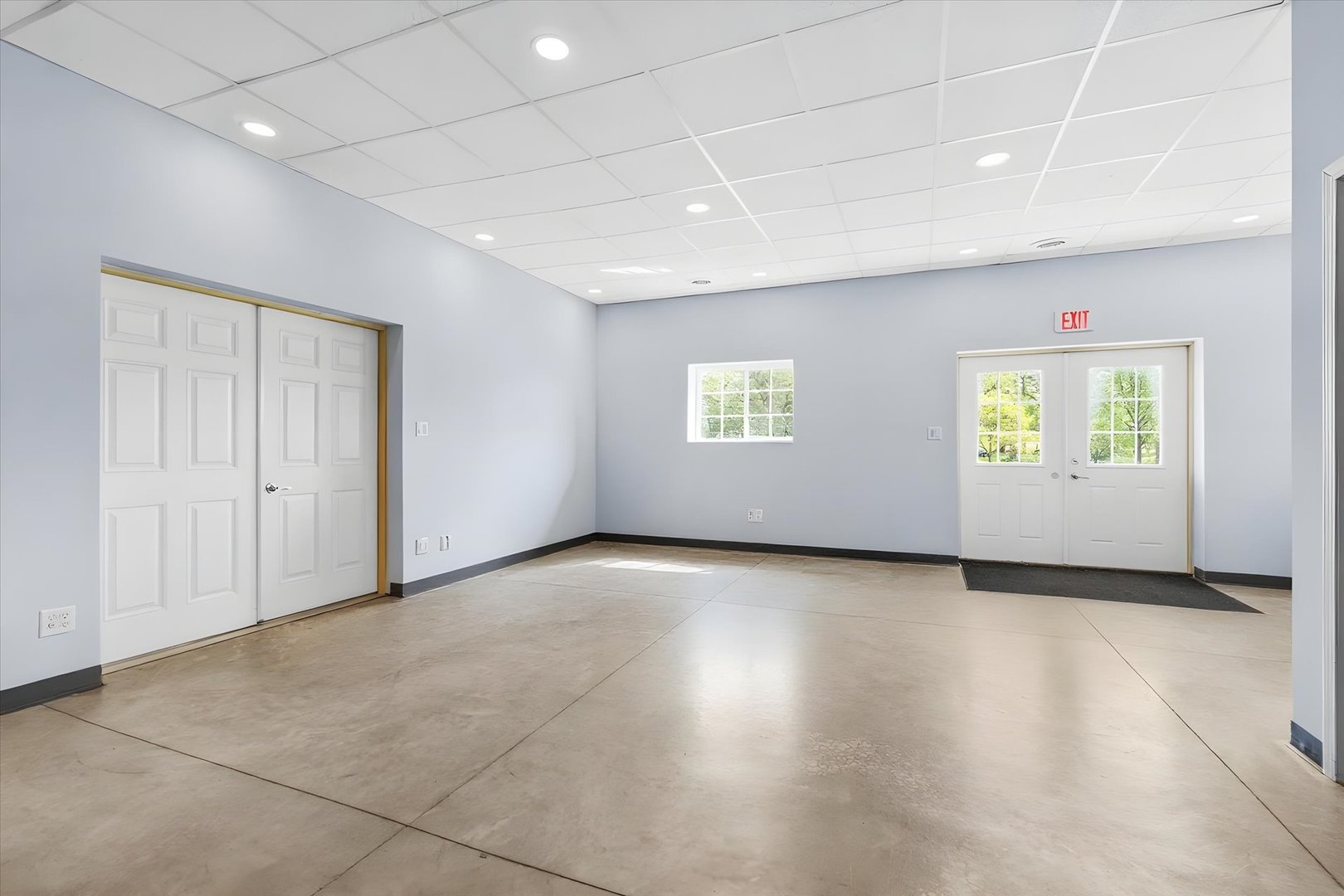 14050 Townhouse Road Newark, IL 60541 - Photo 28 of 45 an empty room with windows