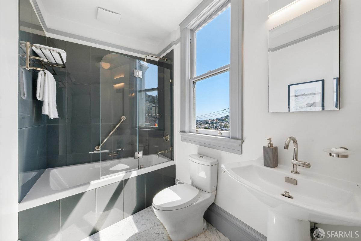 115 Hoffman San Francisco, CA 94114 - Photo 28 of 44 a bathroom with a sink toilet and shower