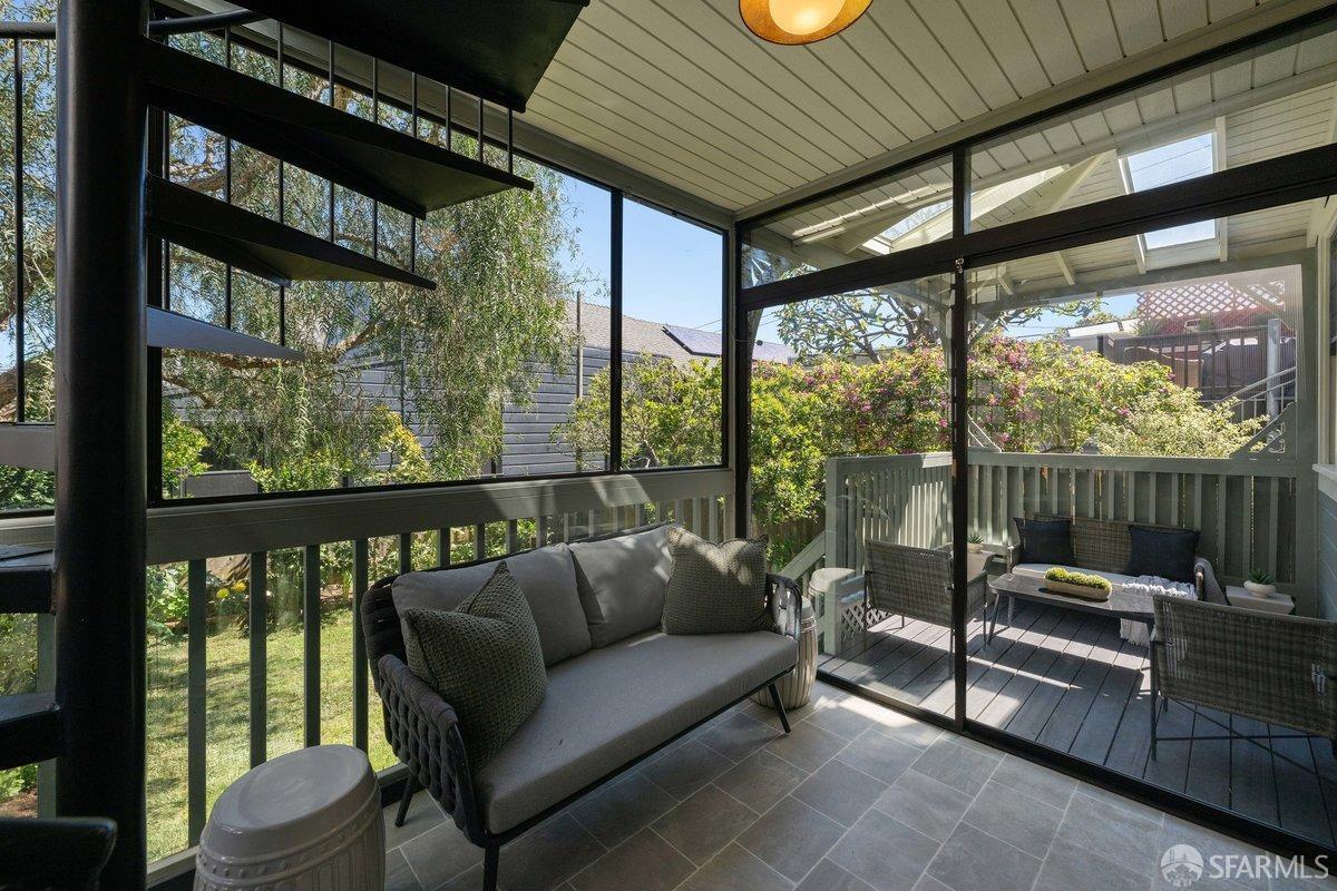 115 Hoffman San Francisco, CA 94114 - Photo 35 of 44 a balcony with furniture and a potted plant