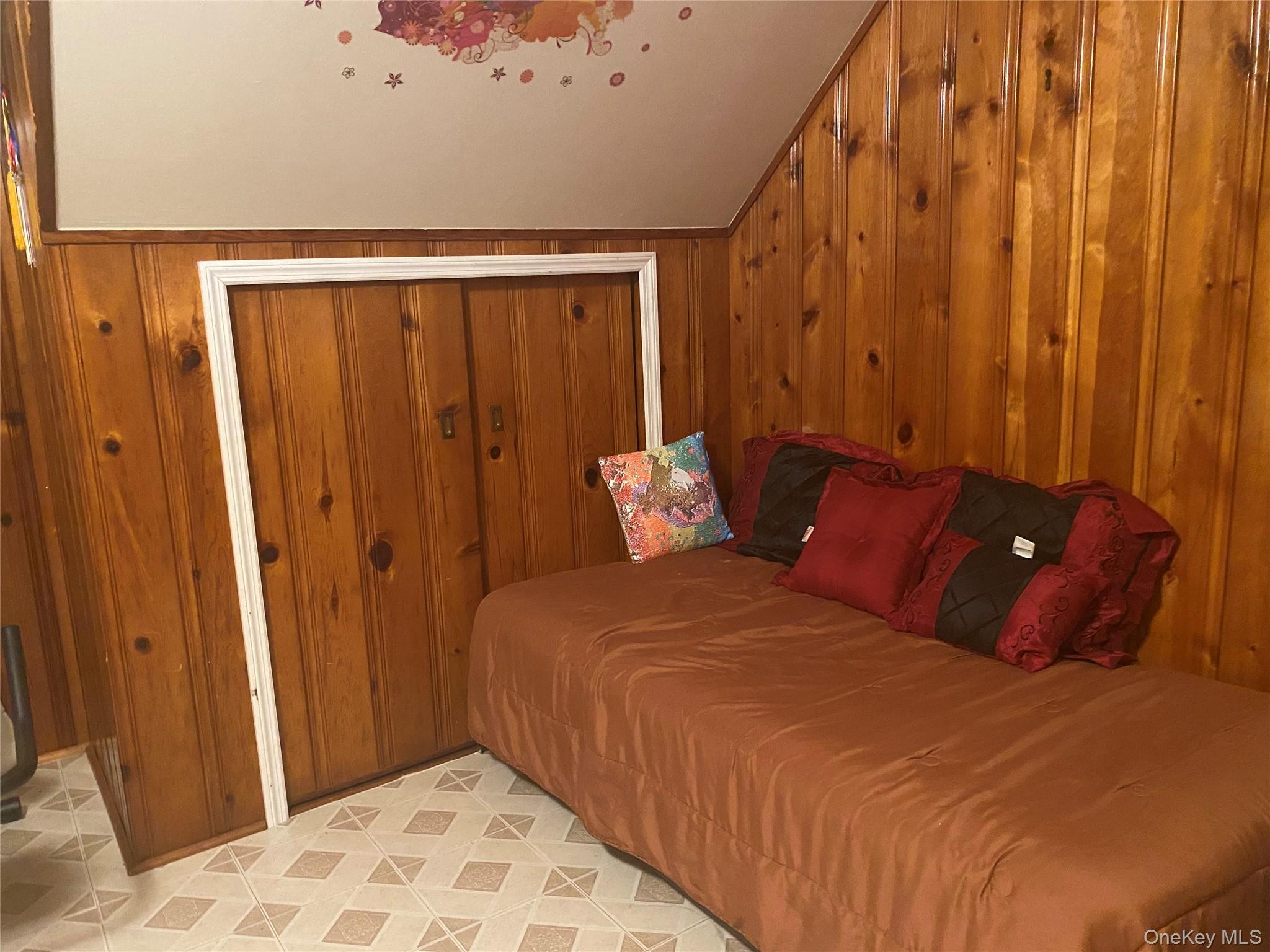 204 Beech Street Valley Stream, NY 11580 - Photo 9 of 18 a bedroom with a bed and a window