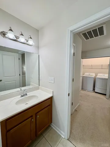 a en suite bathroom with a sink and a mirror