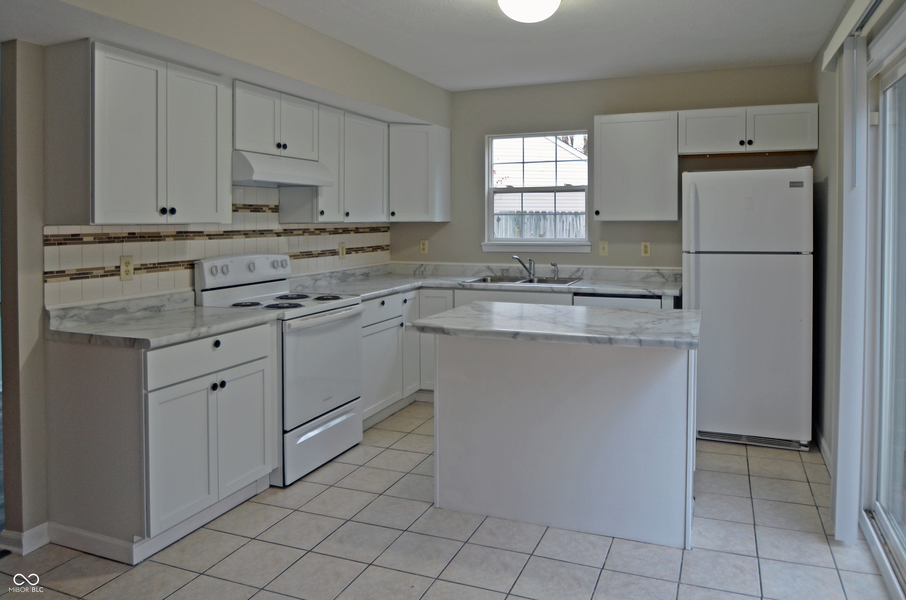 6389 Hillview Circle Fishers, IN 46038 - Photo 7 of 25